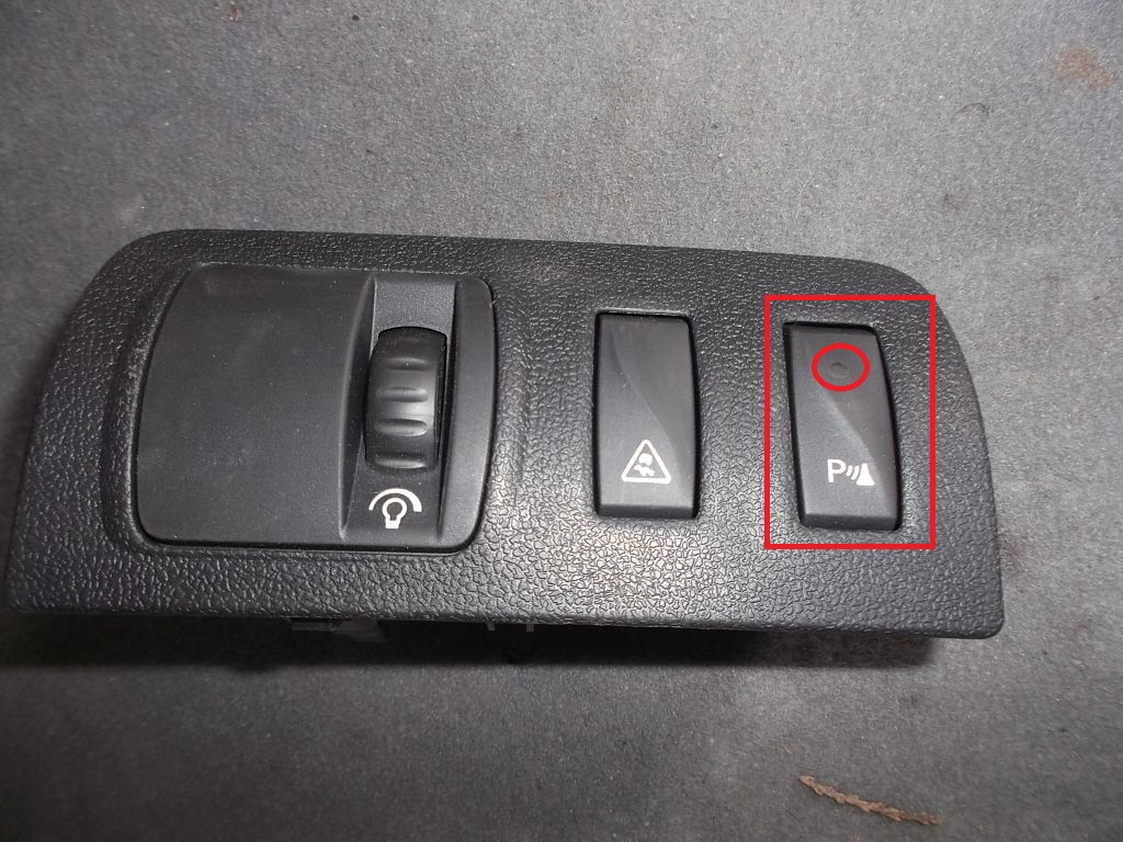 PDC Czujniki parkowania tył a włącznik na desce Elektr
