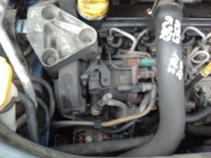 Scenic II 1.5dCi 2005 pompa wysokiego ciśnienia od góry.jpg