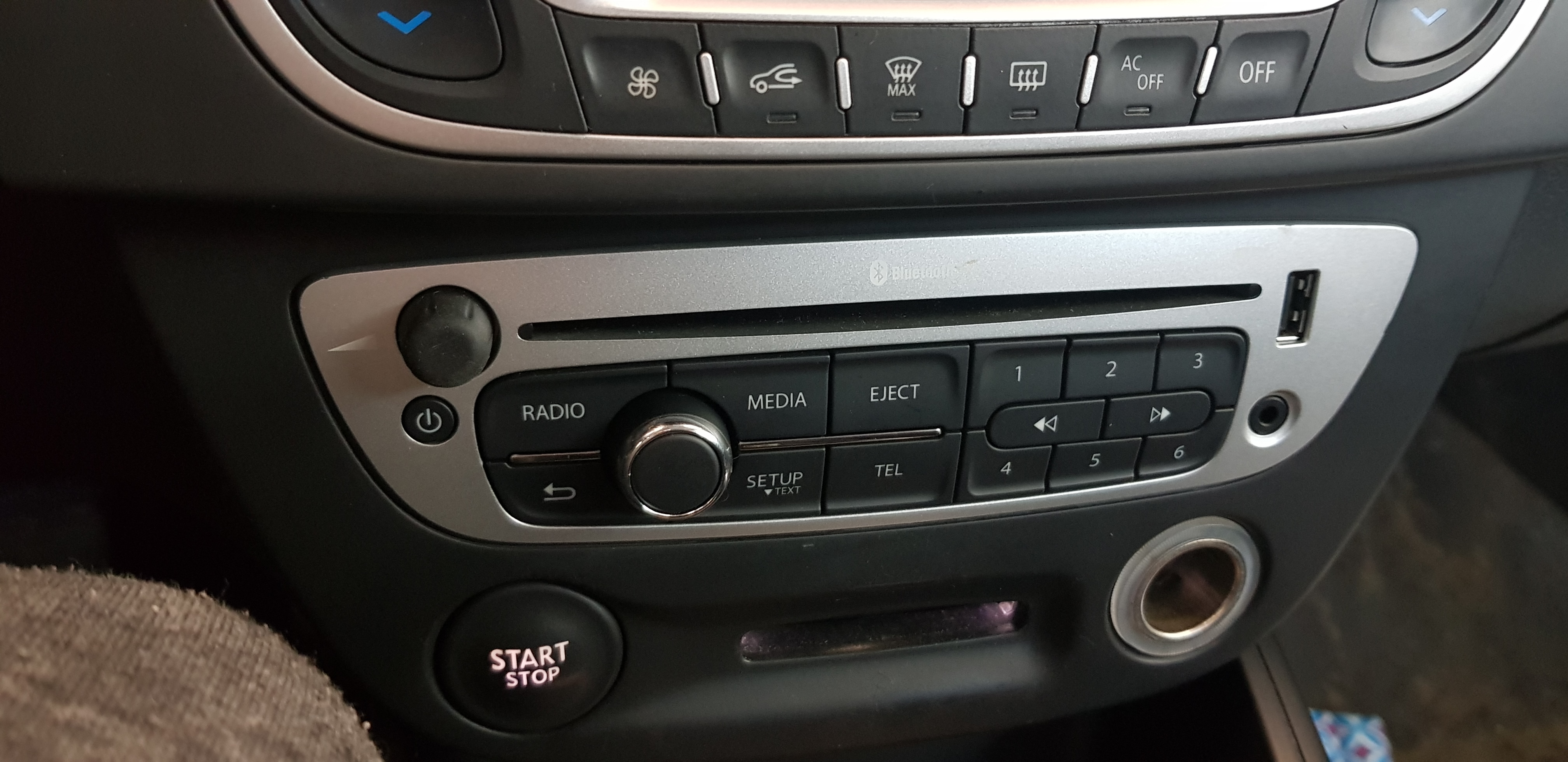 Wpisanie kodu radia Car Audio (nagłośnienie, nawigacja
