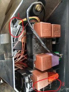 BEZPIECZNIKI POD MASKĄ.jpg