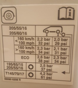 słupek megane IV.jpg